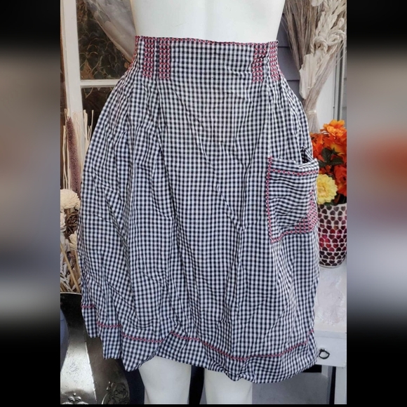 Vtg 3 Aprons Bundle/Vtg Fall Aprons/Black Gingham Apron/ 2 with Pockets - Picture 6 of 10